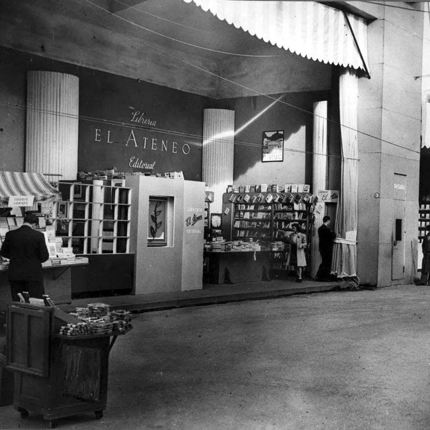 Stand historico de El Ateneo Editorial en la Feria Internacional del Libro de Buenos Aires - 50 ediciones de historia