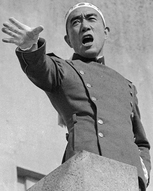 Yukio Mishima: De Autor Controvertido en Japón a Figura Emblemática en el Mundo